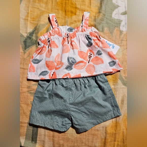 ☘️3/$15☘️ Baby Girl 3 Outfits Bundle - Picture 3 of 4